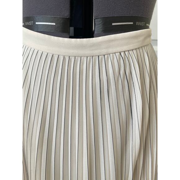 Max Mara Studio Cream and Black Pleated Striped Minimalist Midi Skirt • Size 12 - Picture 2 of 4